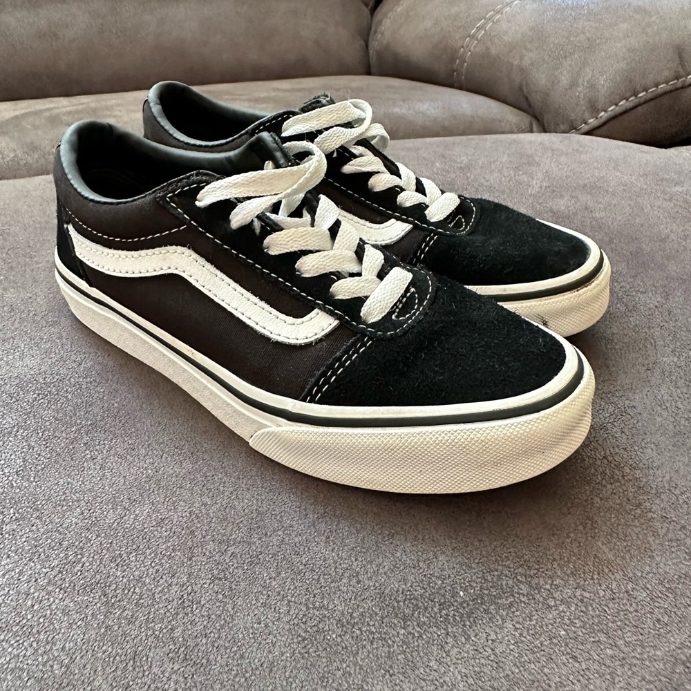 Big kids vans size 2. Lightly used.